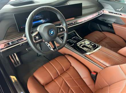 BMW - i7
