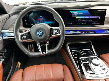BMW - i7