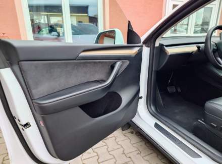Tesla - Model Y