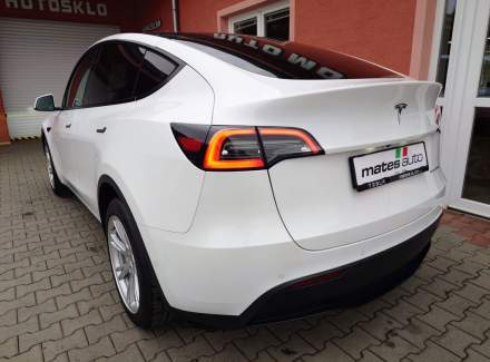 Tesla - Model Y