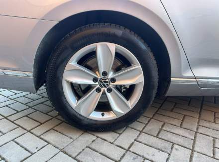 Volkswagen - Passat