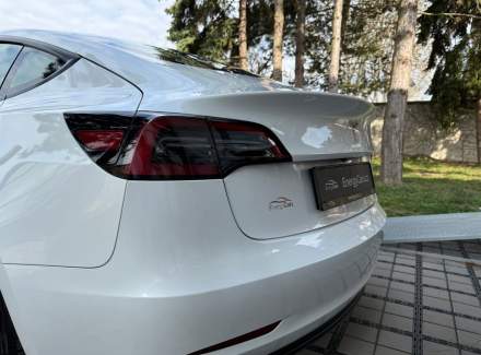 Tesla - Model 3