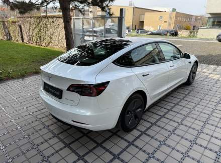 Tesla - Model 3