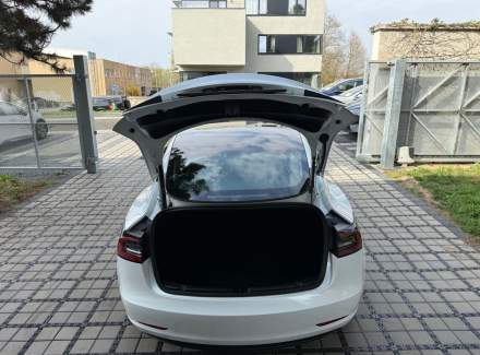 Tesla - Model 3