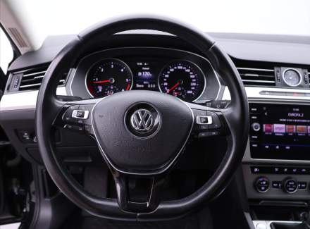 Volkswagen - Passat