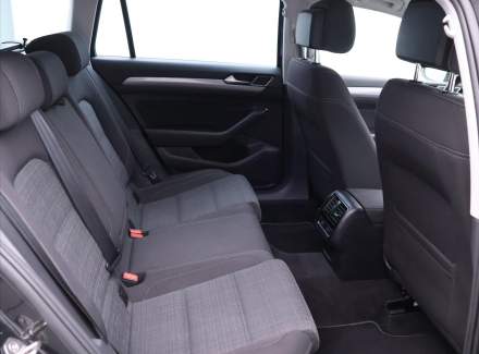 Volkswagen - Passat