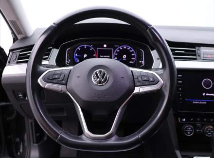 Volkswagen - Passat