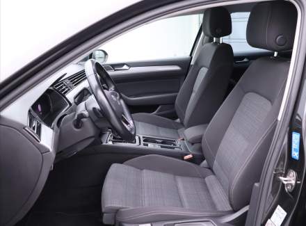 Volkswagen - Passat