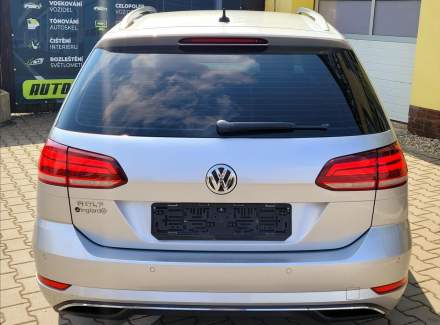 Volkswagen - Golf