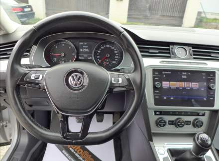 Volkswagen - Passat