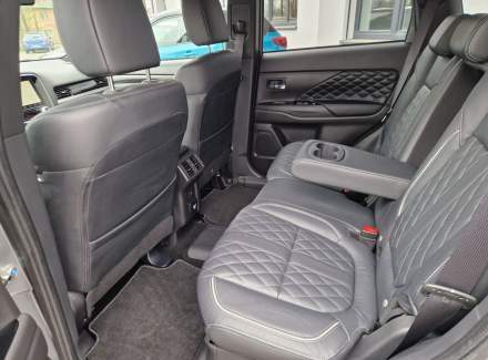 Mitsubishi - Outlander