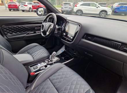 Mitsubishi - Outlander