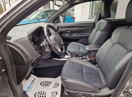 Mitsubishi - Outlander