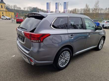 Mitsubishi - Outlander