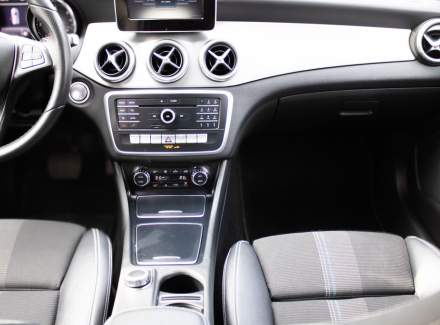 Mercedes-Benz - CLA