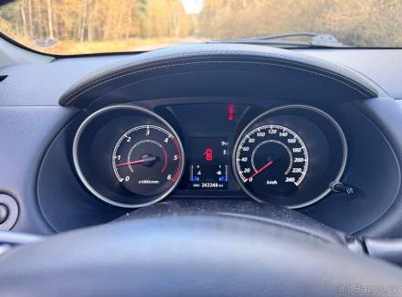 Mitsubishi - Outlander