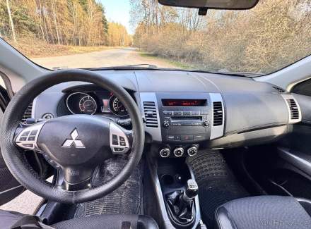 Mitsubishi - Outlander