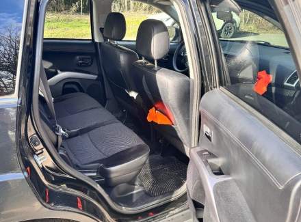 Mitsubishi - Outlander