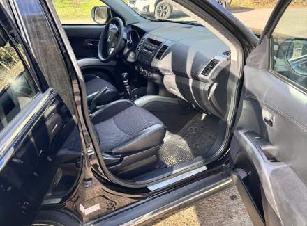 Mitsubishi - Outlander