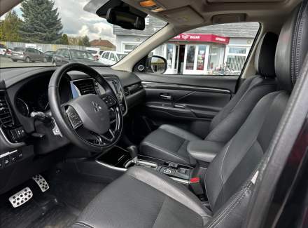 Mitsubishi - Outlander