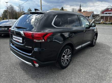 Mitsubishi - Outlander