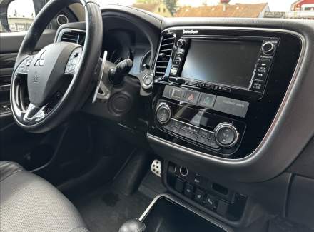 Mitsubishi - Outlander