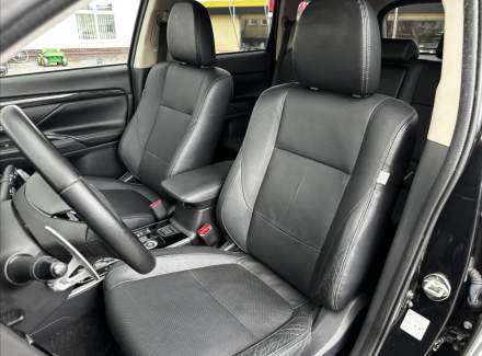 Mitsubishi - Outlander