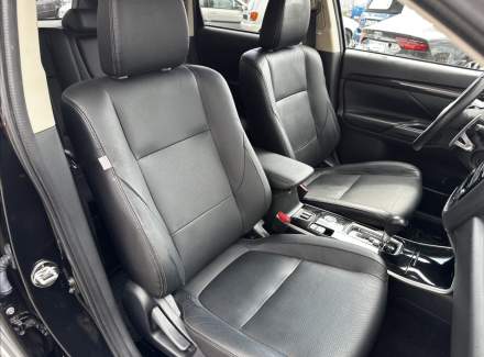 Mitsubishi - Outlander