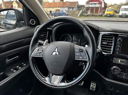 Mitsubishi - Outlander