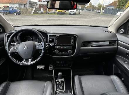 Mitsubishi - Outlander