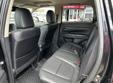 Mitsubishi - Outlander