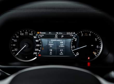 Land Rover - Defender