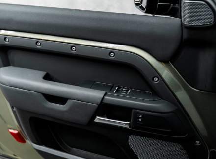 Land Rover - Defender