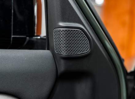 Land Rover - Defender