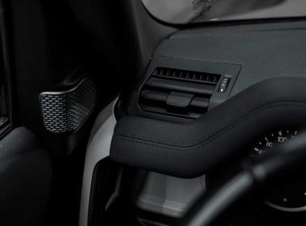 Land Rover - Defender