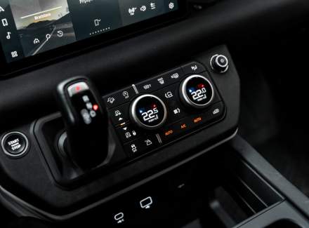 Land Rover - Defender