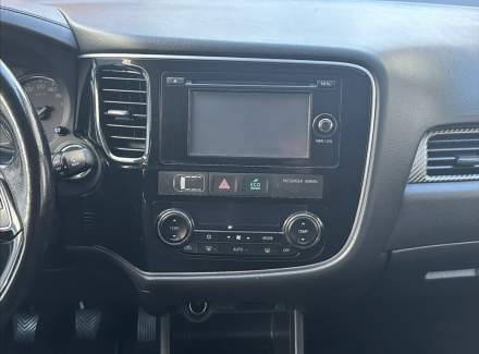 Mitsubishi - Outlander