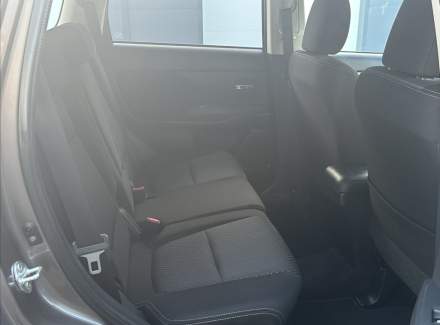 Mitsubishi - Outlander