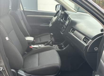 Mitsubishi - Outlander