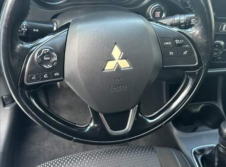 Mitsubishi - Outlander