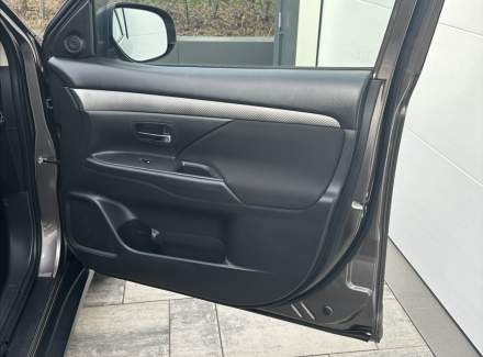Mitsubishi - Outlander