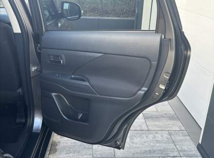 Mitsubishi - Outlander