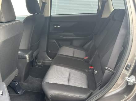 Mitsubishi - Outlander