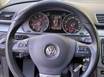 Volkswagen - Passat