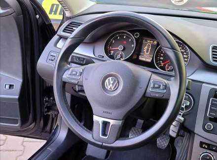 Volkswagen - Passat