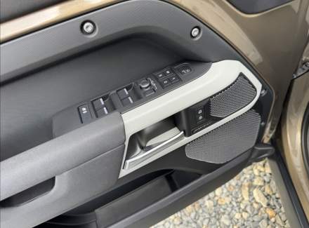 Land Rover - Defender