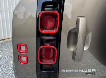 Land Rover - Defender