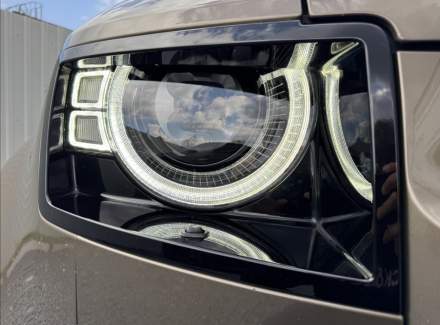 Land Rover - Defender