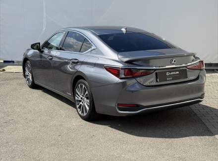 Lexus - ES