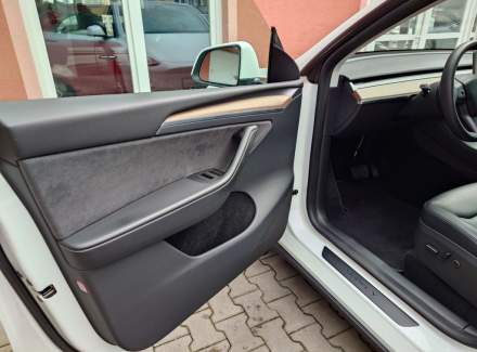 Tesla - Model Y